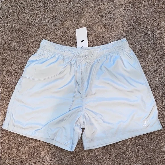 NWT Nike Light Gray Club Shorts size large - Picture 1 of 2